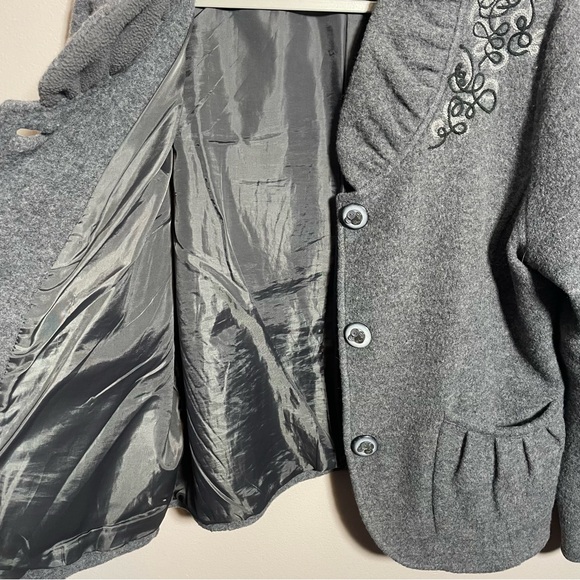 Icelandic Designs 100% Wool Jacket w/embroidered details - Picture 3 of 9